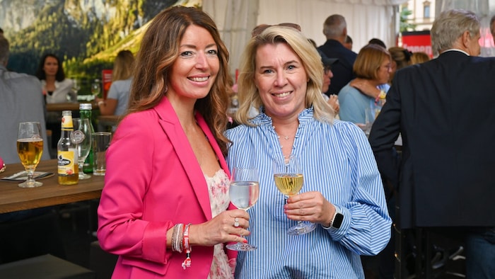 Bettina Miesbauer („kronehit“) und Ursula Fürstberger-Matthey vom Linzer City Ring.