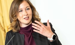 Familienministerin Claudia Plakolm sieht bei Kinderbetreuung Österreich auf einem guten Weg. ...