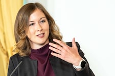 Familienministerin Claudia Plakolm sieht bei Kinderbetreuung Österreich auf einem guten Weg. ...