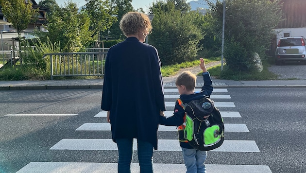 Ob zu Fuß oder mit den Öffis: Es ist wichtig, dass Eltern ihre Kinder auf den Schulweg ...