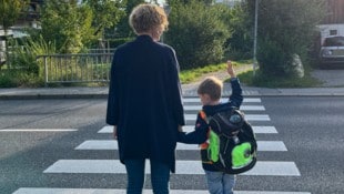 Ob zu Fuß oder mit den Öffis: Es ist wichtig, dass Eltern ihre Kinder auf den Schulweg ...