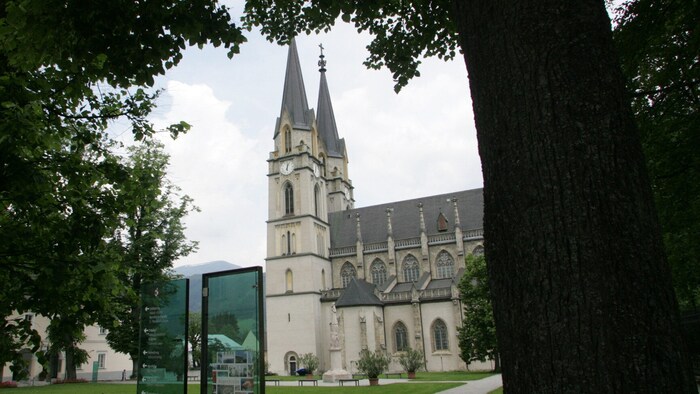 Die Kirche im obersteirischen Stift Admont, dessen berühmte Klosterbibliothek die weltgrößte ...