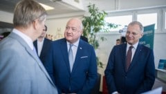 Bundeskanzler Christian Stocker und OÖ-Landeshauptmann Thomas Stelzer (beide ÖVP) trafen in Linz ...