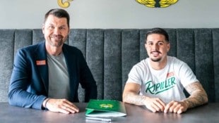 Marco Tilio (re.) mit Rapid-Sportchef Markus Katzer
