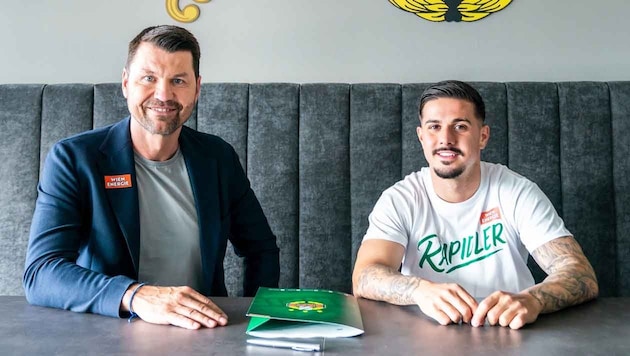 Marco Tilio (re.) mit Rapid-Sportchef Markus Katzer