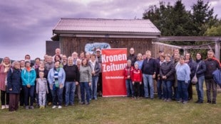 „Krone“- Leser genossen im Astro- nomischen Zentrum Martinsberg mit Stern- Experten Michael ...