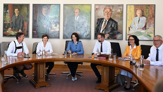 Die sechs verbliebenen Mitglieder der Salzburger Landesregierung sollen am 1. Oktober einen ...