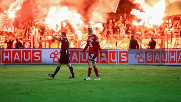 Union Gurten – SV Ried lässt die „Hütte“ namens Klaus-Roitinger-Stadion brennen.