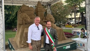 Landeshauptmann Mario Kunasek und Bürgermeister Christofer De Zotti enthüllten eine steirische ...