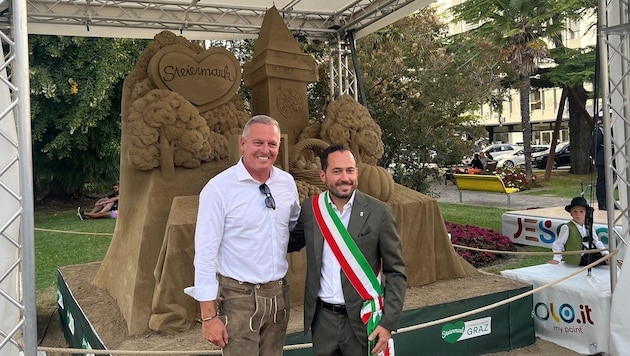 Landeshauptmann Mario Kunasek und Bürgermeister Christofer De Zotti enthüllten eine steirische ...