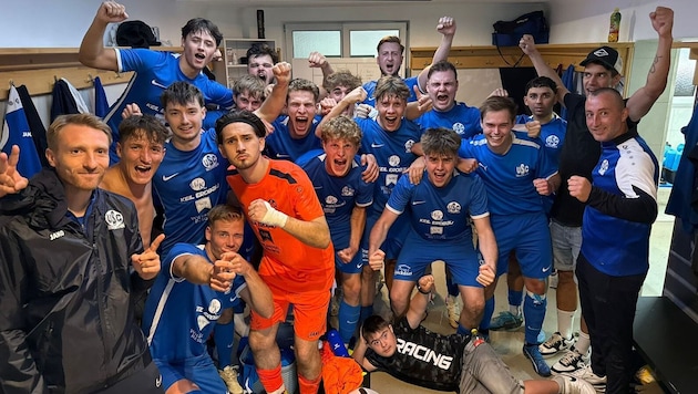 Viggo ten Have (M.) reiste extra an und durfte mit dem Team jubeln.