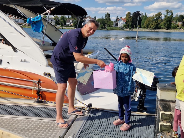 Neben der Urkunde gab es auch ein paar Geschenke.