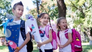 Sie steckt voller Erwartungen, Vorfreude, Überraschungen und Liebe: Auf ihre Schultüte freuen ...