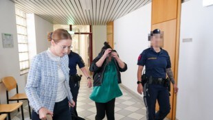 Die 69-Jährige tischte auch bei Gericht wilde Geschichten auf.