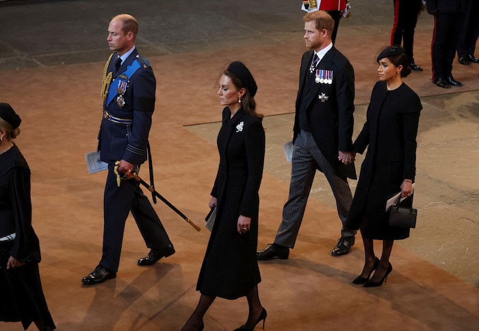 Herzogin Meghan blieb 2022 in England, um ihrem Mann Prinz Harry nach dem Tod seiner Großmutter ...