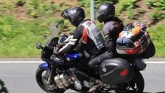 Das sonnige Wetter lockte zahlreiche Motorradfahrer auf die Straßen (Symbolbild).