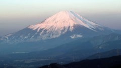 In Japan hat ein 102-Jähriger den Fuji bestiegen und damit einen neuen Weltrekord aufgestellt ...