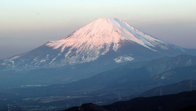 In Japan hat ein 102-Jähriger den Fuji bestiegen und damit einen neuen Weltrekord aufgestellt ...