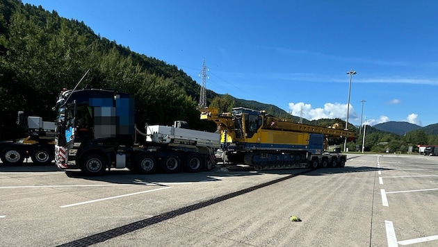 Der Sondertransport wurde beim Verkehrskontrollplatz Arnoldstein angehalten.