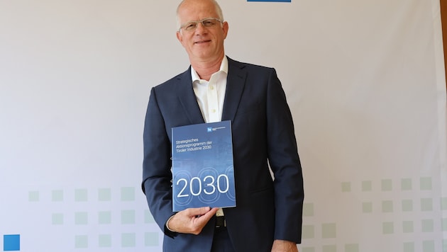 Max Kloger, Präsident der Tiroler Industriellenvereinigung, stößt sauer auf, dass die Betriebe ...