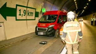 Bei diesem Lieferwagen war ein Reifen geplatzt. 