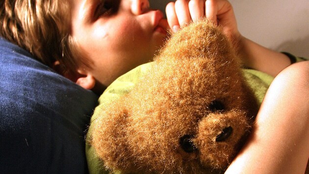 Eine Trennung der Eltern kann Kinder stark belasten.