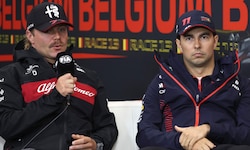 Valtteri Bottas (links) und Sergio Perez werden als Teamkollegen in die Formel 1 zurückkehren.
