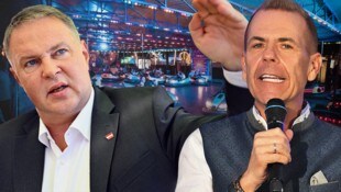 Andreas Babler (SPÖ) und Harald Vilimsky (FPÖ) nutzten das Festzelt in Krems als Rednertribüne. 