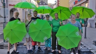 Die Perchtoldsdorfer Grünen mit  Martha Günzl (2. v. re.) an der Spitze fordern Bäume in der ...