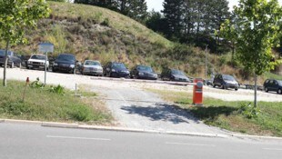 Parkplatz auf Privatgrund mitten im Naherholungsgebiet.