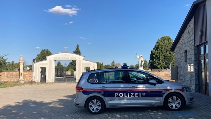 Die Polizei musste auf den Gottesacker ausrücken. 21 Gräber wurden aufgebrochen. Ob etwas ...