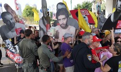 Am Dienstag hat es in Israel wieder Massenproteste für ein Abkommen mit der Hamas gegeben.