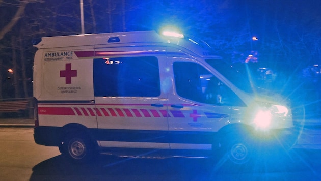 Im Tiroler Außerfern wurde eine 38-jährige Beifahrerin bei einem Verkehrsunfall verletzt ...