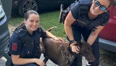 Die beiden Polizistinnen mit „Magic“, dem sie wohl das Leben gerettet haben