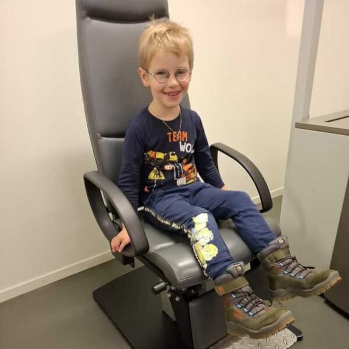 Julian kämpft seit fünf Jahren um sein Augenlicht.