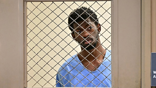 Lil Nas X ging in Unterhosen – und dann ganz nackt – auf Polizisten los. Jetzt drohen dem Rapper ...