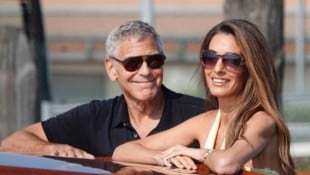 George und Amal Clooney sorgten bei der Ankunft in Venedig nicht nur für Glamour, sondern auch ...