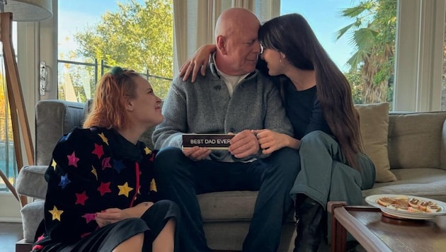 Bruce Willis – hier mit seinen Töchtern – wird nicht mehr zu Hause gepflegt. „Es war das ...
