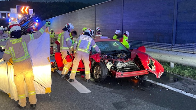 Das komplett demolierte Auto.