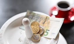 Der Preis für eine Tasse Kaffee an der Bar, der gegenüber 2024 um weitere 3,4 Prozent und seit ...