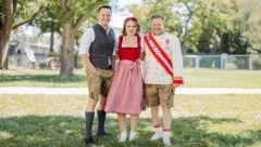 Dirndl-Debüt: Die Wiener Kaiser Wiesn präsentiert ihr erstes offizielles Dirndl. Die exklusive ...