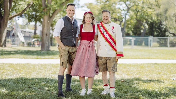Dirndl-Debüt: Die Wiener Kaiser Wiesn präsentiert ihr erstes offizielles Dirndl. Die exklusive ...