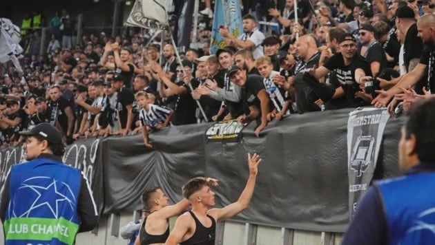 Die Sturm-Fans stimmten die Mannschaft nach dem Spiel gegen Bödö/Glimt schon auf das Derby ein.