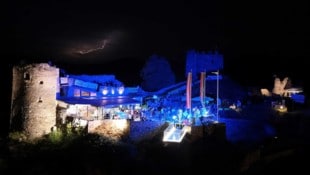 Der Schlossberg verwandelt sich zur Partylocation.