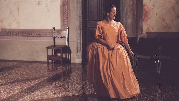 Elena Ajani gibt im Minoritensaal historische Tanz-Kostproben.