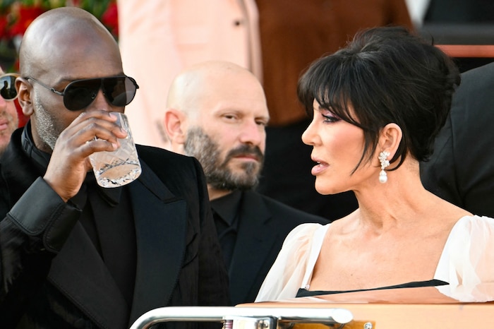 Kris Jenner mit ihrem Partner Corey Gamble bei der Hochzeit von Lauren Sánchez und Jeff Bezos.