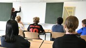 Immer mehr Lehrkräfte studieren noch oder sind keine ausgebildeten Pädagoginnen und Pädagogen ...