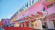 In den kommenden Tagen wird der rote Teppich in Venedig immer wieder rot-weiß-rot.