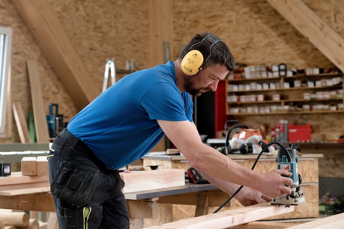 Die Einzelstücke werden in der Tischlerei nach Maß gefertigt – vom Kletterturm bis zur ...