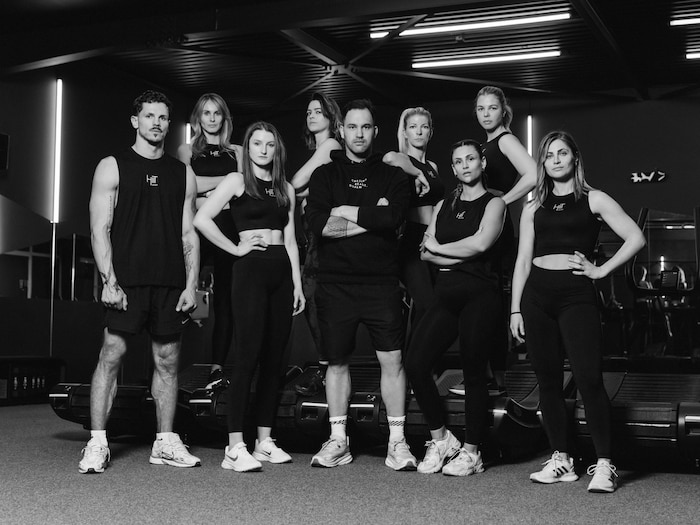 Patrick Strickner (Bildmitte) bedankt sich beim gesamten Trainerteam für Leidenschaft und ...